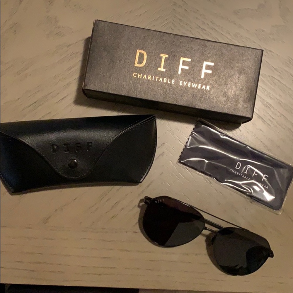 Diff eyewear Dash Aviators in matte black